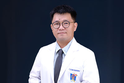 白文毅 醫師專治感冒、久咳、失眠、腹瀉、便秘、胃炎、腸胃機能障礙、睡眠障礙、咳嗽、支氣管炎、頭痛、中風後遺症、顏面神經痲痺、扭傷挫傷拉傷、腰痛、坐骨神經痛、運動傷害、網球肘、五十肩、中風復健、頸肩酸痛、膏肓痛、痛經、白帶、更年期障礙、泌尿道感染、閉經、體質虛弱、食慾不振、腸胃障礙、發育不良、青春痘、蕁麻疹、濕疹、痤瘡、痔瘡、脫垂脫肛